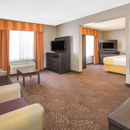 Holiday Inn Express & Suites - Muncie By Ihg Esterno foto