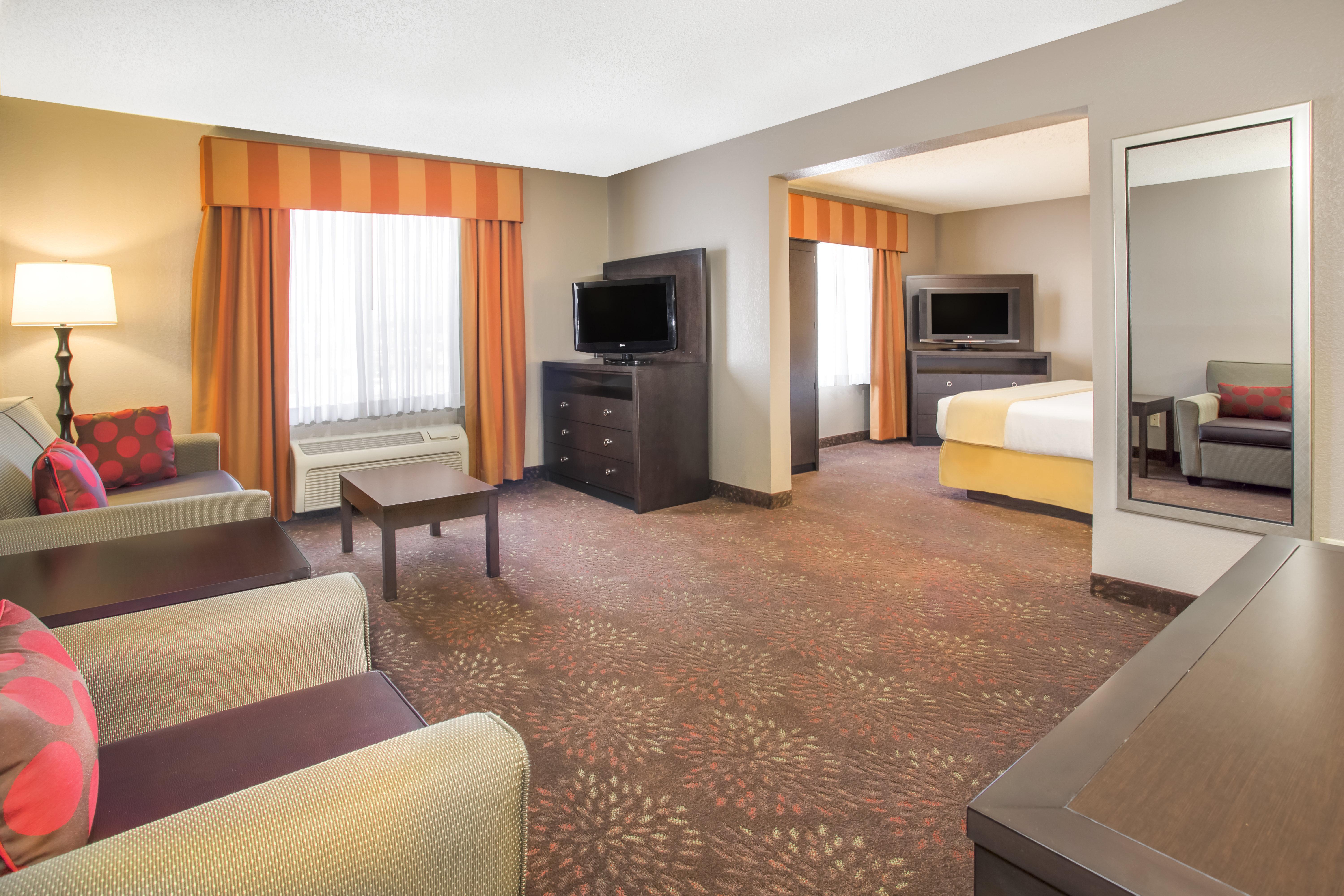 Holiday Inn Express & Suites - Muncie By Ihg Esterno foto