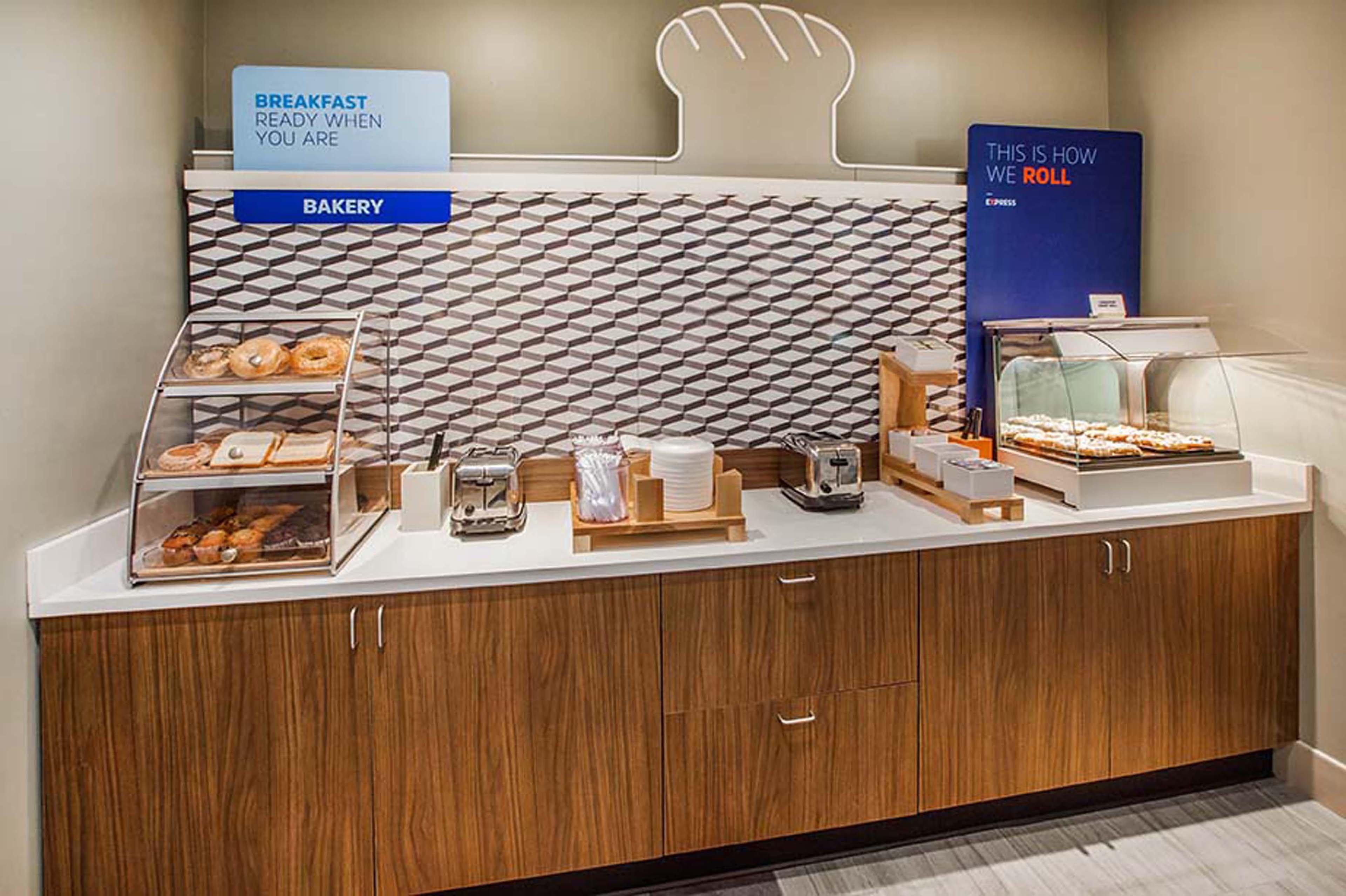 Holiday Inn Express & Suites - Muncie By Ihg Esterno foto