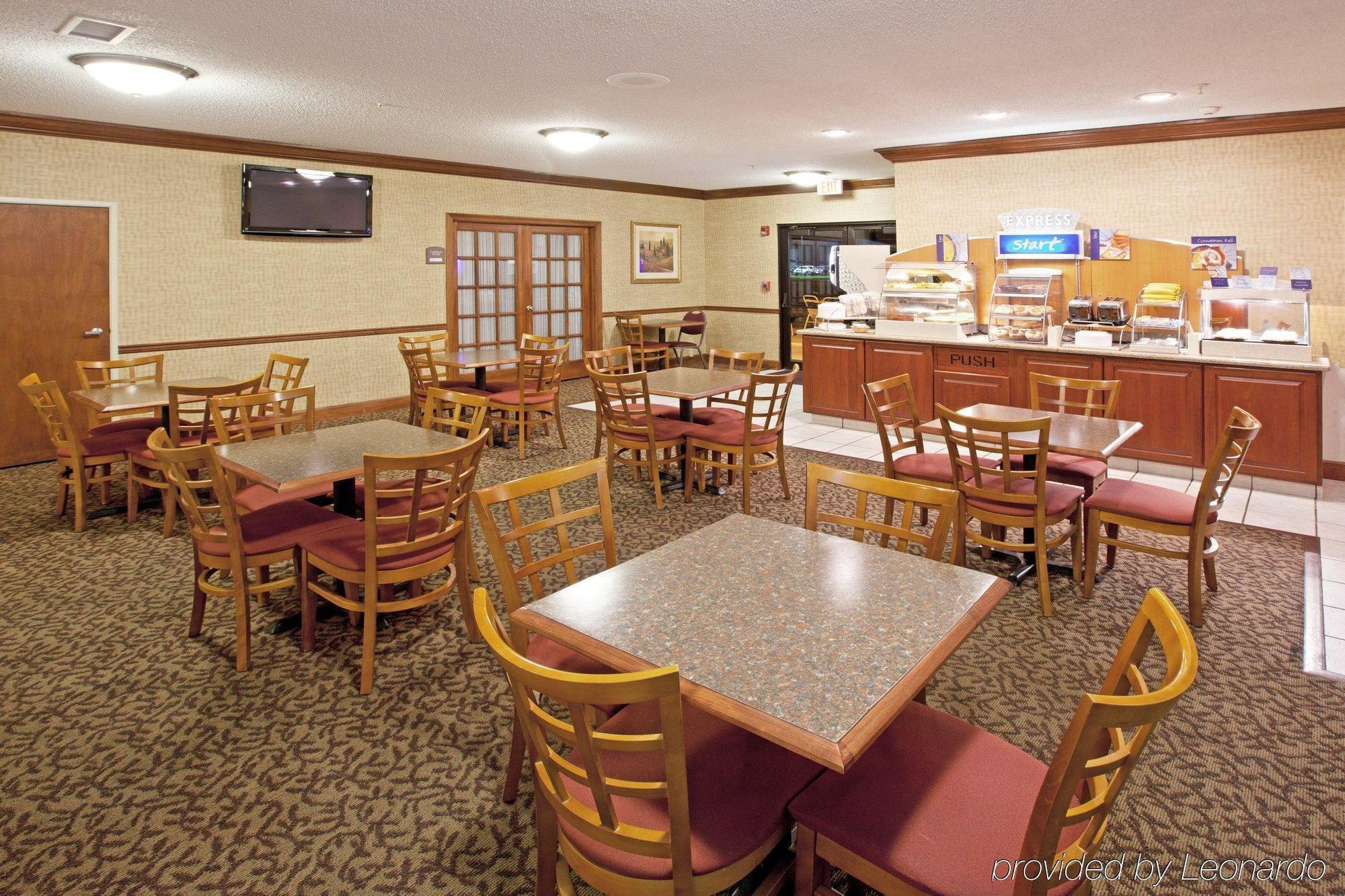 Holiday Inn Express & Suites - Muncie By Ihg Ristorante foto