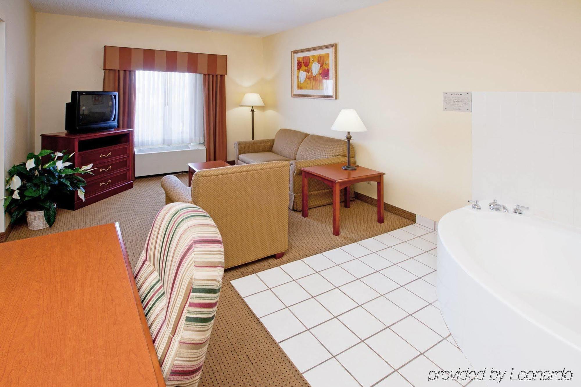 Holiday Inn Express & Suites - Muncie By Ihg Esterno foto